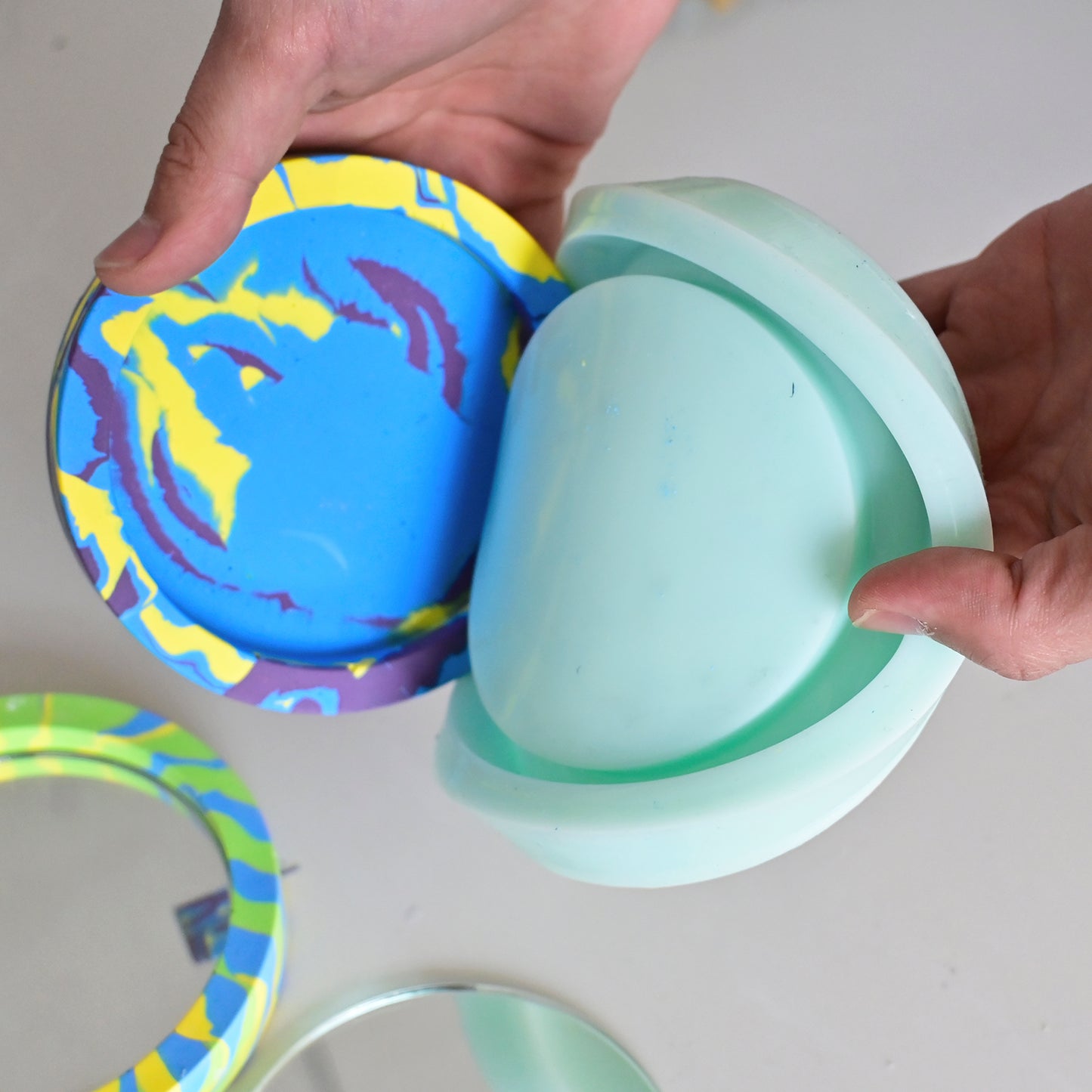 Round Handheld Mirror Mold with Class