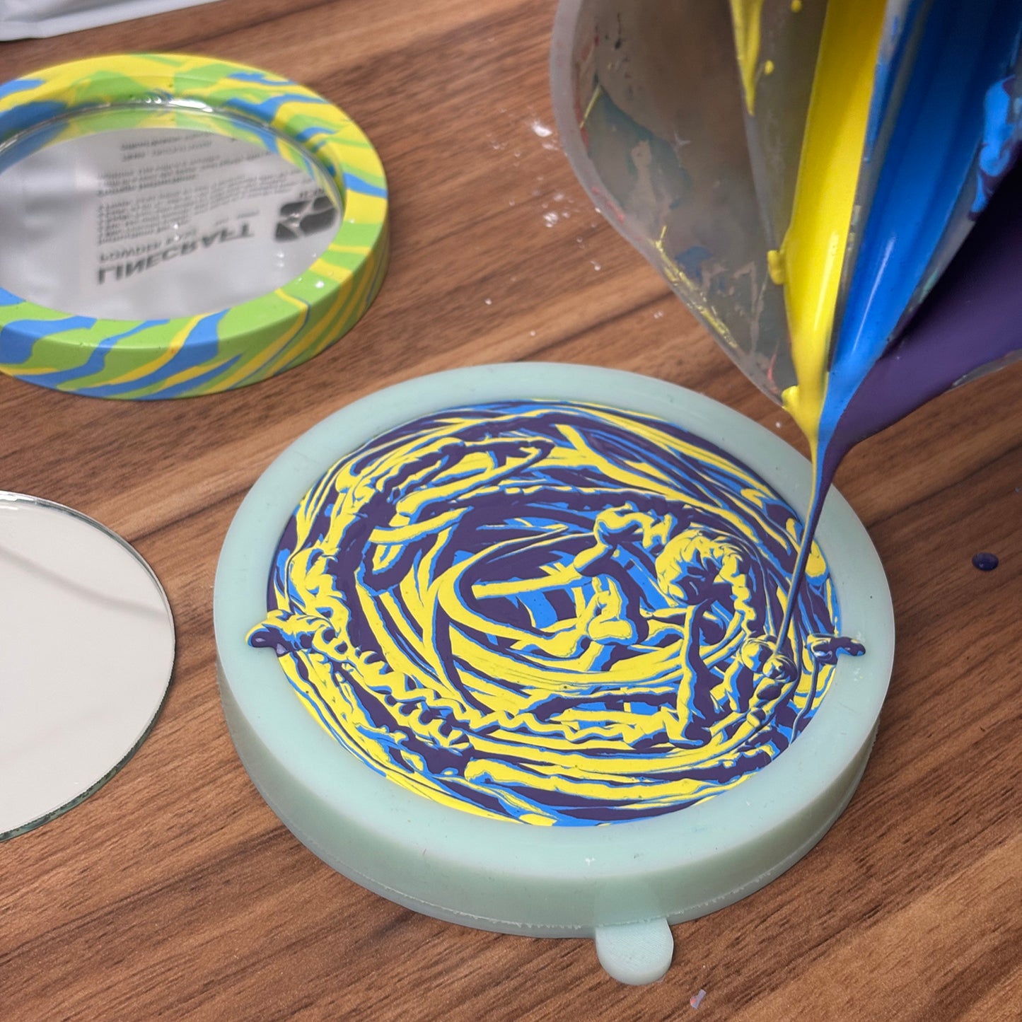 Round Handheld Mirror Mold with Class